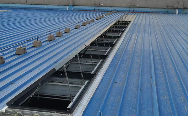 某城市大型商业综合体中庭兰州排烟窗工程